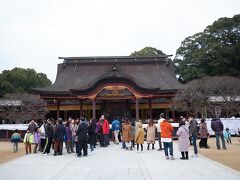 太宰府天満宮。
長い参道もにぎやか。年始にきていたらさらににぎやかだったろう。