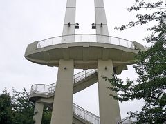 0955　近くの太田山公園に着く　ここにある「きみさらずタワー」だ．1992年のふるさと創生事業で造られた．標高44mの太田山山頂に高さ28mの塔だ