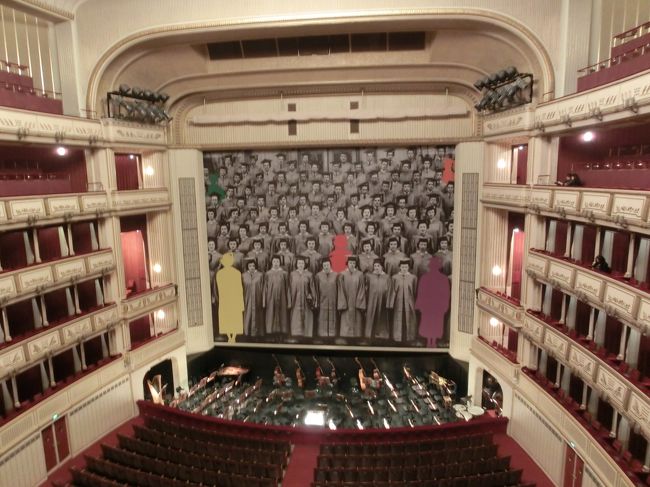 初めてのオペラ鑑賞。<br />こちらもHPから予約ができます。<br />パリのオペラ座、ミラノのスカラ座とココで世界三大オペラ座制覇！