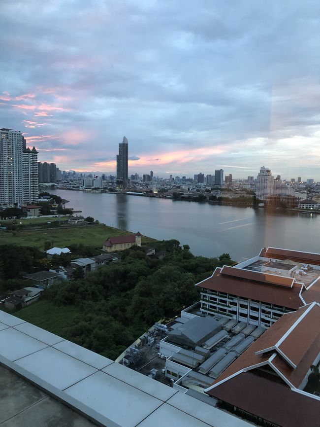 昨日早く寝てしまったので5時くらいに起きました。<br />まだ朝日もあがってません。