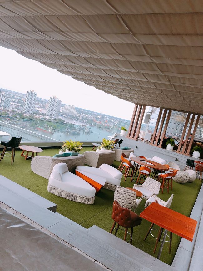 雨がww<br />どうやら今回はタイミングが悪いらしい。<br />諦めてバー側で食事休憩を兼ねてのんびり