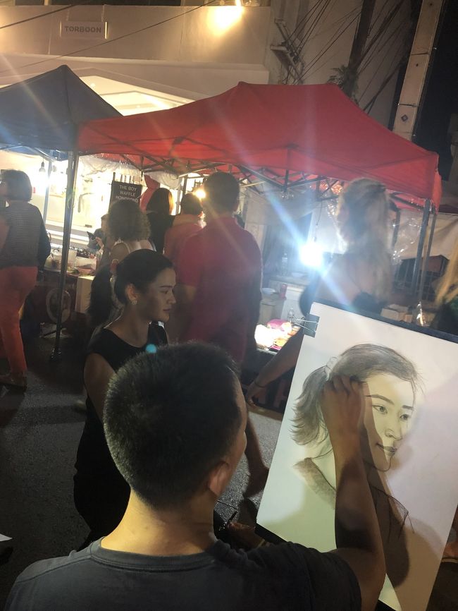 似顔絵を描いてくれるゾーンもありました