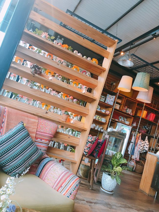 ターペー門から歩いて10分弱くらいか？<br />ginger&amp;kafeというお店<br />入り口にはいると店内にいたスタッフが出てきてご案内してくれた。どのスタッフもそのような対応をされてたので、教育されてるのでしょう。<br />続々と店舗が増えているのがわかる気がしました。