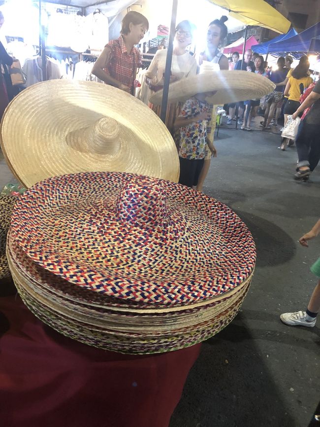 巨大な帽子<br />いつ使うんでしょうかww