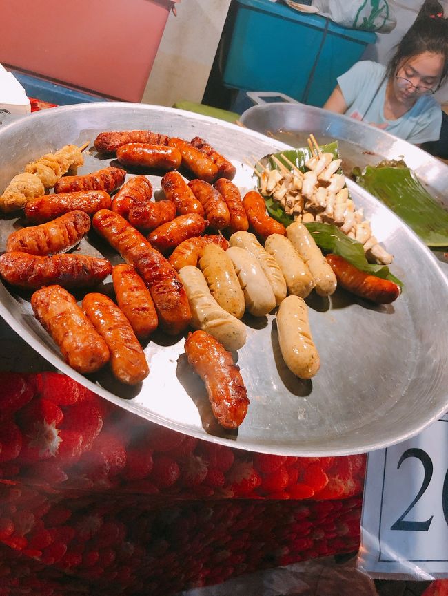 お腹いっぱいなのに思わず食べ物チェックをしてしまう食いしん坊です。
