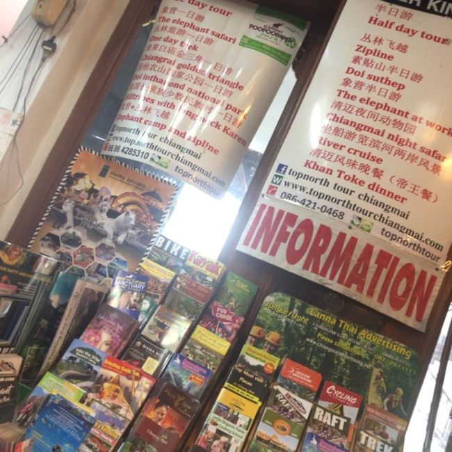 ホテル受付の隣りにツアーデスクもあります。<br />色々相談に乗ってくれ、結果何件か見たけどココが1番安かった！