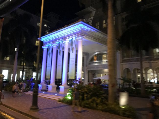 その後は、アラモアナセンターにも行って、<br />メイシーズのラルフで子供服を買って～<br />ヒルトンの花火の音を聞き～<br />夜ご飯を食べそこね、、まさかのホテルでカップラーメン（涙）<br />ホテルの1階にABCマートがあるので、助かりました。