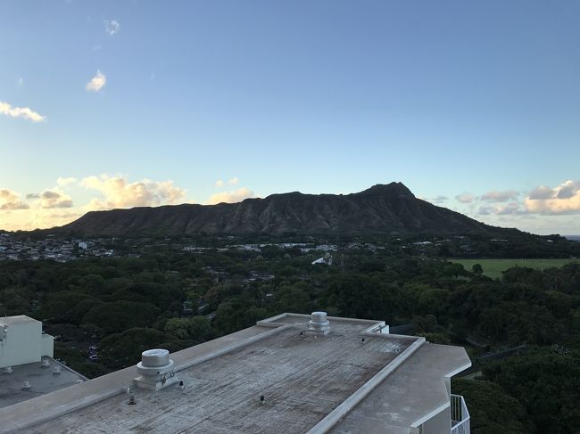 ハワイ3日目☆<br /><br />起きて窓からこの景色、、すばらしい！<br />（でも翌年とまったシェラトンからのダイヤモンドヘッドと海の眺めが<br />　ハワイっぽくてやっぱり好き！）