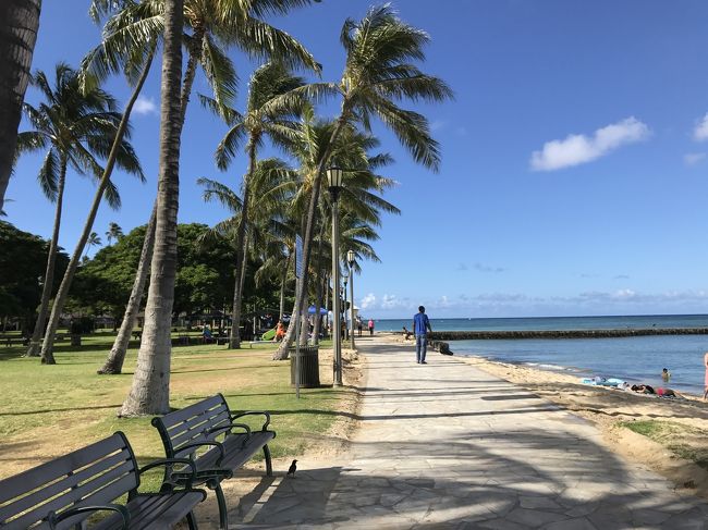 この日は、ハウツリーラナイを予約していました。<br />テクテク歩いていきます。