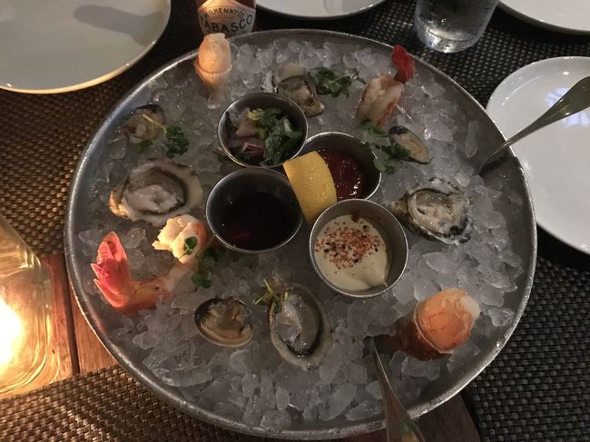 てことで～<br />ホテルに戻って、少ししてから、BLTにてステーキ♪<br />（ワイキキの東の端っこから、西の端っこ<br />　トランプタワーまで、、遠すぎましたー（涙））<br /><br />（そうそう、ホテルでバレーパーキングで預けたのですが･･･<br />　まさかの助手席に貴重品（パスポート･財布あり）の<br />　カバンをおきっぱにして！！！青ざめました＞＜<br />　急いで駐車場見に行くと、、助手席にぽつんと置いたまま<br />　ありました。中を見ると何も取られてないっぽく･･･<br />　ホテルの人、悪い人じゃなくてよかったです。<br />　以後本当気をつけなくちゃと思いました。）