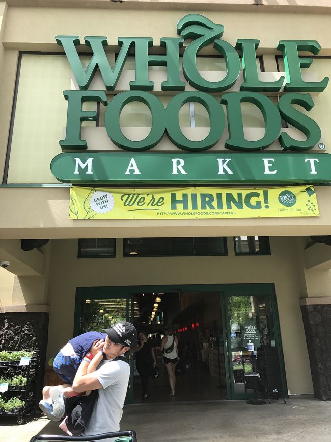 そして次にやってきたのは、カイルアのホールフーズマーケット♪<br />こちらも初めてです。