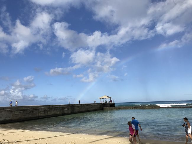 今回の旅、ホテルにプールがあったり、目の前がすぐ海だと言うのに、<br />どちらも一度も入らずでした。。<br />なので最後にビーチをお散歩しました～<br />カフェで買ったモーニングも食べて♪