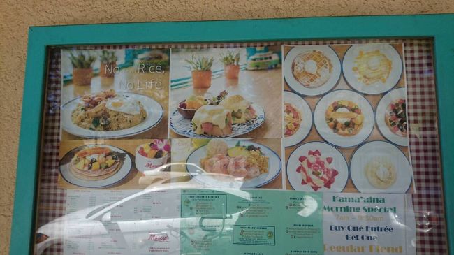 料理の写真が飾ってあります。どれも美味そうです。