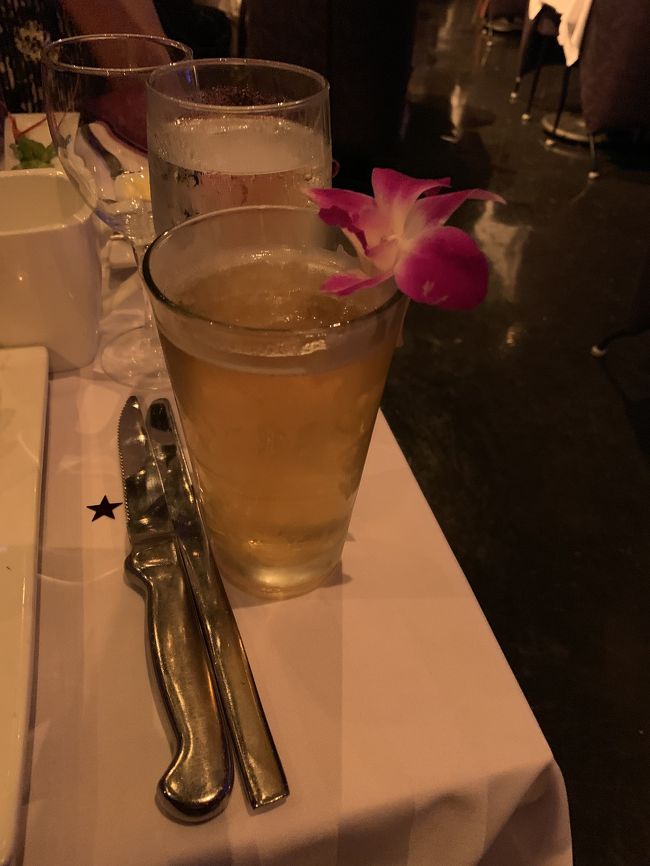 またまた、マイタイをいただきました。<br />奥様はブルーハワイです。