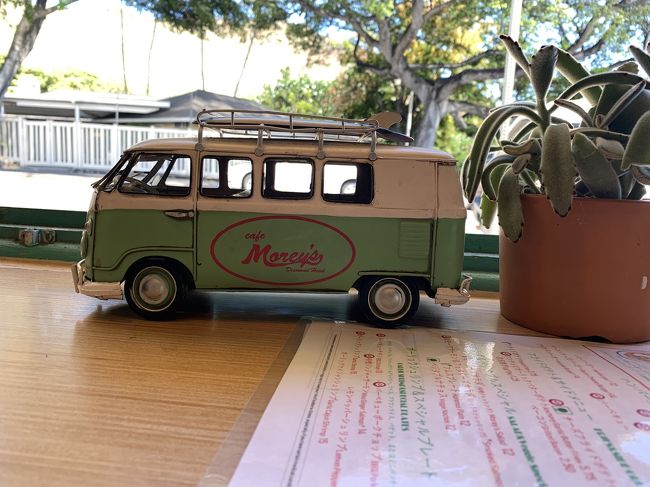 ここはカウンターで注文して、出来たら呼ばれるシステムのようです。