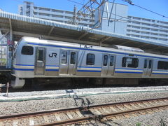 大船駅停車。
横須賀線の電車がいました。