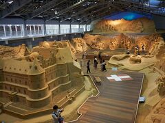 世界でも珍しい砂の美術館へ。このときの展示は、北欧編。
雄大な自然と、可愛らしい建築、バイキングと北欧神話などが、すべて砂の彫刻で表現されている。