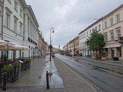 雰囲気のいい建物が立ち並ぶ新世界通りへ。

ここを北上すれば、世界遺産のワルシャワ旧市街です。