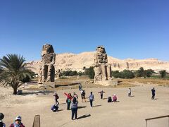 メムノンの巨像。

巨像だけがどーん！