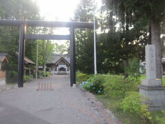 旅の平穏を祈るため、神社に参拝させて頂きましょう。
