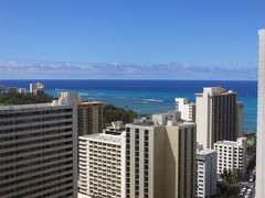 ５日目の今日もワイキキは天気が良い
バニアンの部屋からは、青い海と青い空
こんな贅沢ができるのも、あと何年だろうか