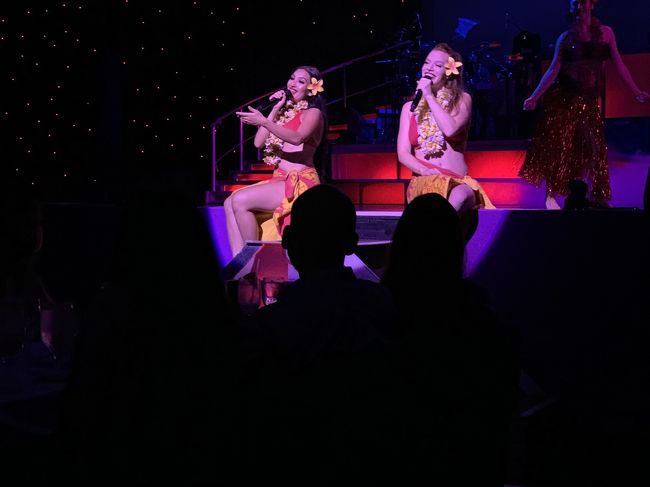 ショーの始まりです。