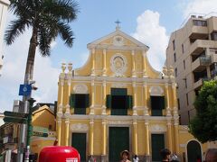 セドナ広場の奥にあるのが聖ドミンゴ教会です。
これも世界遺産です。