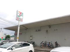 小樽駅に戻るよりも南小樽駅の方が近いので南小樽駅から札幌へ向かいます。
一見駅には見えないけど南小樽駅って小さく書いてあります。