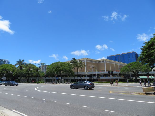 アラモアナショッピングセンターが見えてきます。<br /><br />