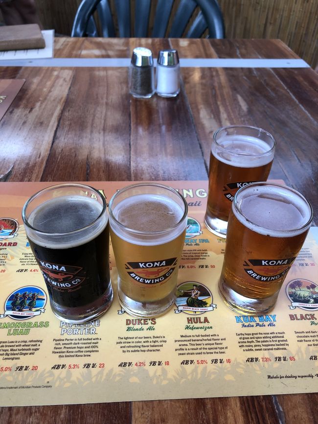 とりあえずサンプラーを注文。<br />注文取りに来たお姉さん、手ぶらで全部暗記してました！<br />二人とも頼んだから8種類もあるのに凄い！<br />しかも持ってきた時にちゃんと各々に注文したやつ置いてくれました。ほんとにスゴイ！！