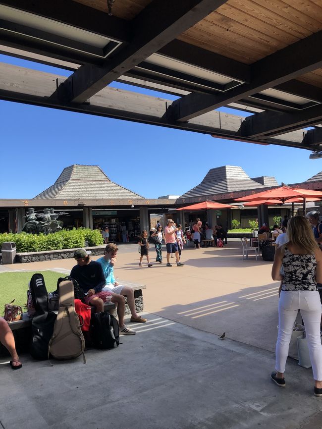 帰りもロバーツシャトルで。<br />空港着いたら、ロバーツシャトルのご案内専用のおじさんがスタンバイしてて、日本語で空港のチェックインから荷物の預け方まで丁寧に説明して手伝ってくれました。本当に助かった！<br />一人往復40ドルで、Uberのが安かったなとか思ってたけど、ロバーツシャトルにして良かった！