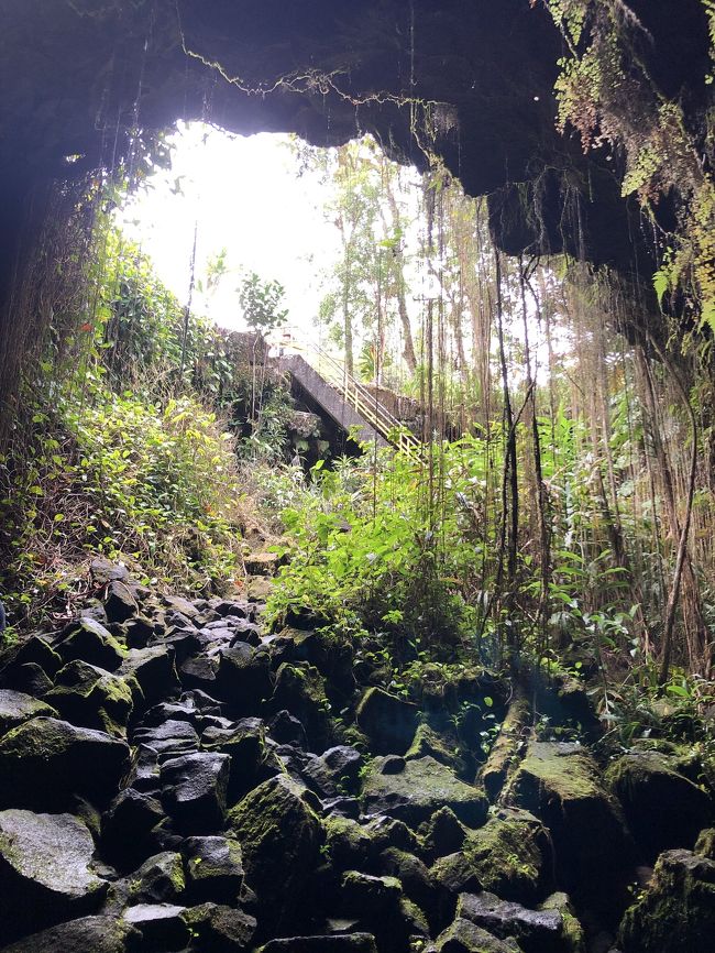 溶岩が流れて出来た洞窟。<br />10分くらい見てサクッと終わりです。