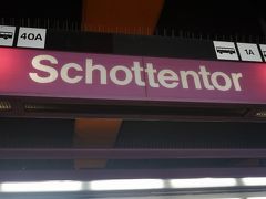 ●Schottentor駅

ホテルの最寄りのメトロの駅を利用します。
M2号線です。