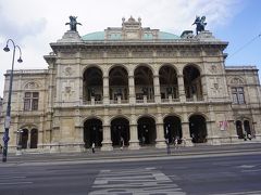 ●国立オペラ座

これが、オペラ座！
パリ、ミラノと並ぶヨーロッパ三大オペラ劇場の一つです。
