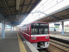 品川から１時間１０分くらいの乗車で三浦海岸駅に到着しました。