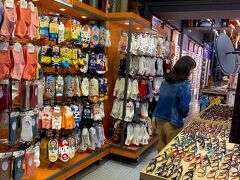 地下街で洋服を買い最後の夜はもちろん
士林夜市へ。
明日は帰るだけなので台湾ドルを使わなきゃね！