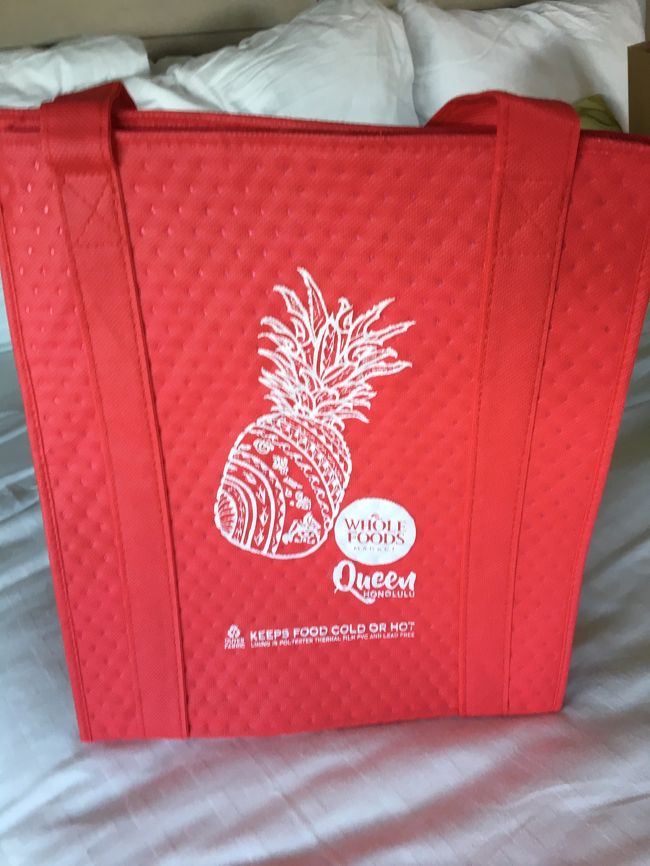 クイーン店限定の保冷バックを購入。明日は天気が良くない予報なのでショッピングの予定です。