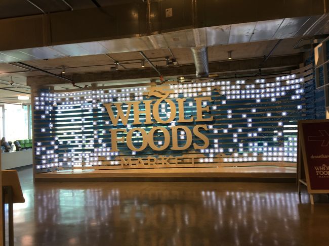 最近オープンしたホールフーズ マーケット クイーン店にも行きました。