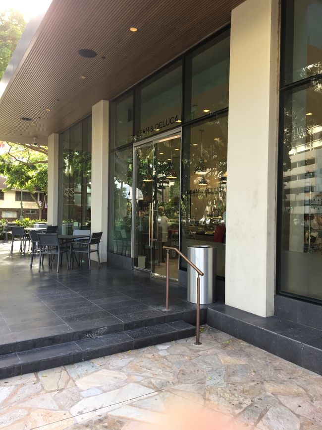 3日目は早起きしてリッツ カールトン ホテルの1Fにあるディーン アンド デルカで朝食。