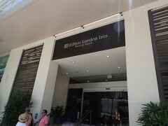 再びTHE BUSに乗ってワイキキに戻ってきました。
今回のお宿はHilton Garden Inn。
とある事情で宿泊券をいただきました。
ワイキキビーチからは少しだけ離れていますが、ワイキキビーチで遊ぶ予定は無かったので問題なし。