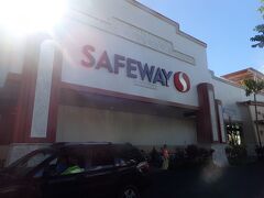 レナーズ近くのスーパー"SAFEWAY"でお買い物。
２年前に作った会員カードが未だに有効でした。