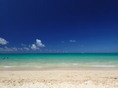 青い空、青い海、白い砂浜のグラデーション！