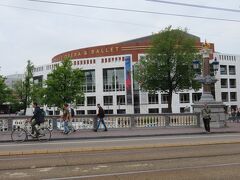 アムステルダムのミュージックシアター。

街歩きをしていると、見たい場所がどんどん増えていく。
そんな趣のある街・アムステルダム。