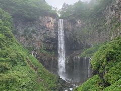 華厳の滝に向かいました
前回来たのが3月だったので滝が見れませんでした