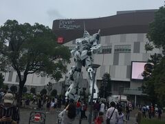 アクアシティお台場を通り抜け、フジテレビを横に見つつ、てくてく歩き、ガンダムに会ってきました。