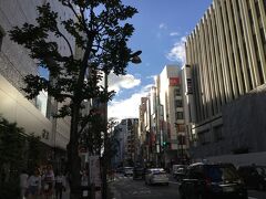 新宿は都会で、デパートも高級な感じで