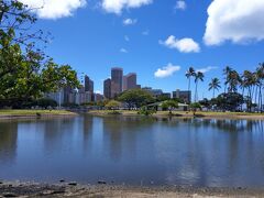 帰国の飛行機は16:00出発。
最後のアクティビティでSUPヨガを詰め込みました。
集合場所はアラモアナビーチパーク。