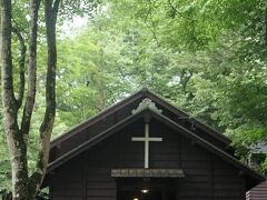 軽井沢ショー記念礼拝堂

ここは人気なのか。
先程まではそれほど観光客の姿を見ることもありませんでしたが。
一気に人が増えた気がします。

木造建築の美しさを目の当たりにした感じです。
内部の撮影は禁止されておりますが。
それで良いと思います。
実際に訪れて、自分の目で見て感じた方が良い！！
