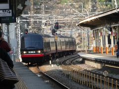 やってきました。
今日の目的。
黒船電車。伊豆急のリゾート２１を黒く塗装した列車です。