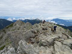 日本第2の高峰・北岳（標高3193m）に登頂♪
3回目ですが、過去2回はガスっていたので、初めて景色を見られました。

1回目（2016.07）
http://4travel.jp/travelogue/11154465
2回目（2018.09）
https://4travel.jp/travelogue/11405362